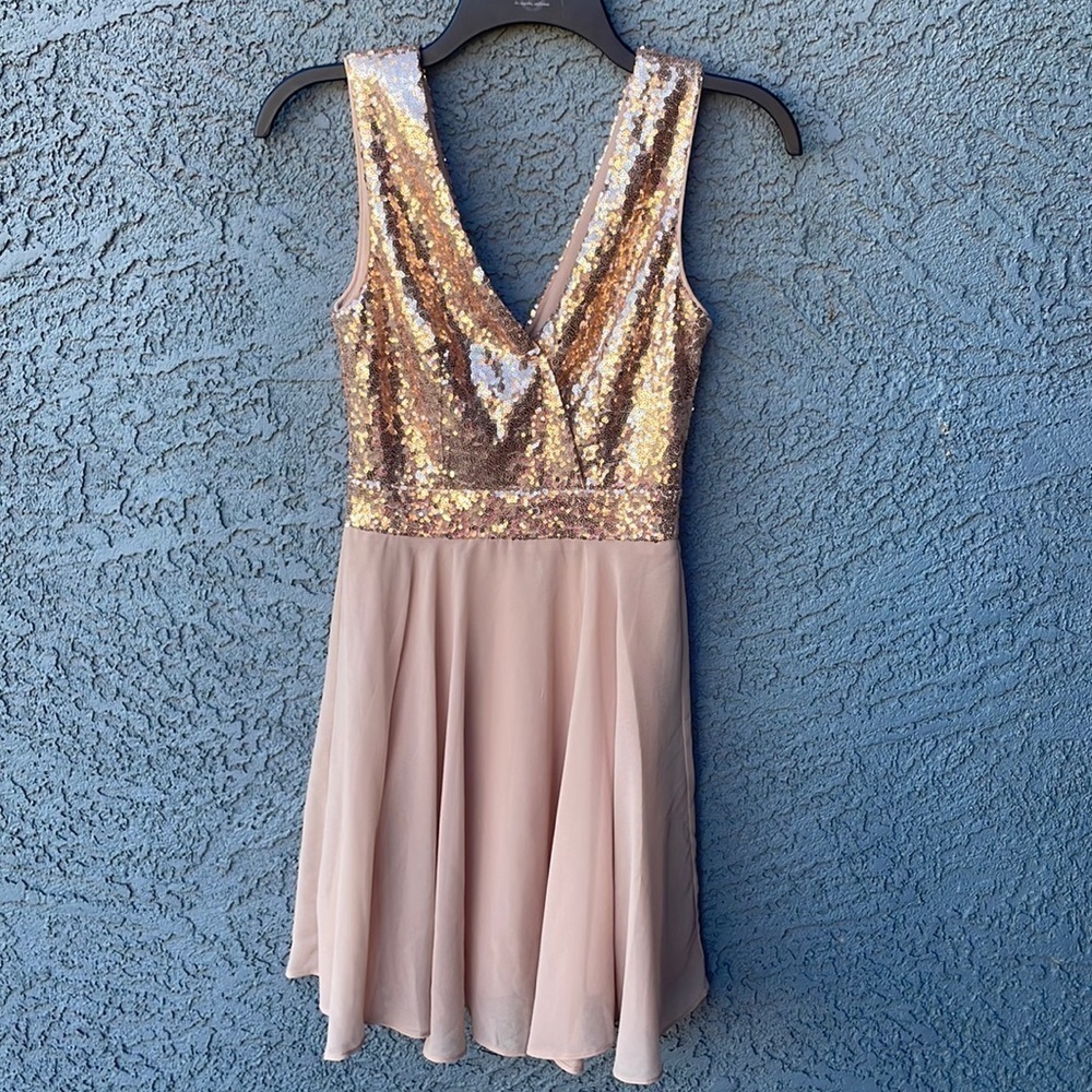 LULU’S Sequin V-neck Sleeveless Dress Women’s Gold/Beige Size XS